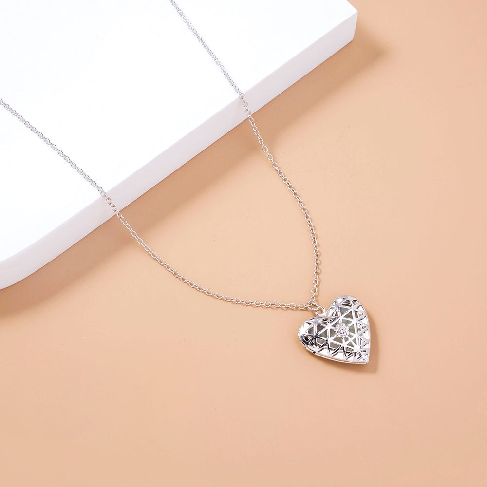 Glow-in-the-dark Hollowed-out Necklace