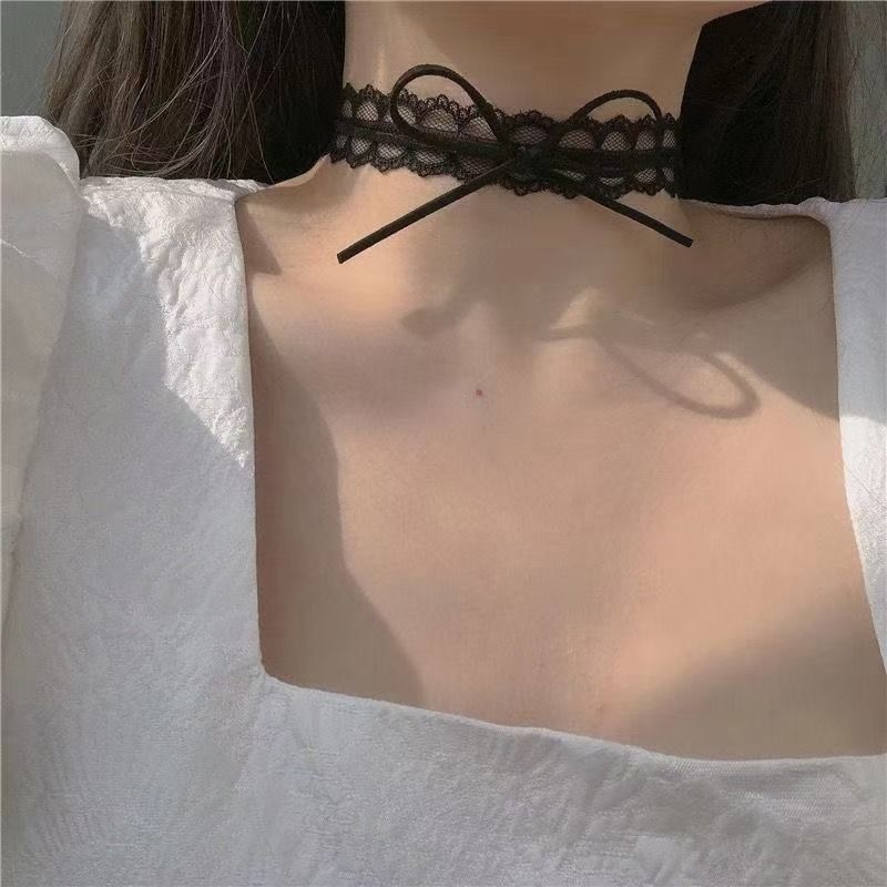 White And Black Lace Lace-up Short Clavicle Chain