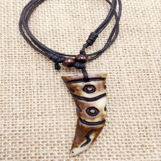Vintage Resin Jewelry Wolf Tooth Pattern Necklace
