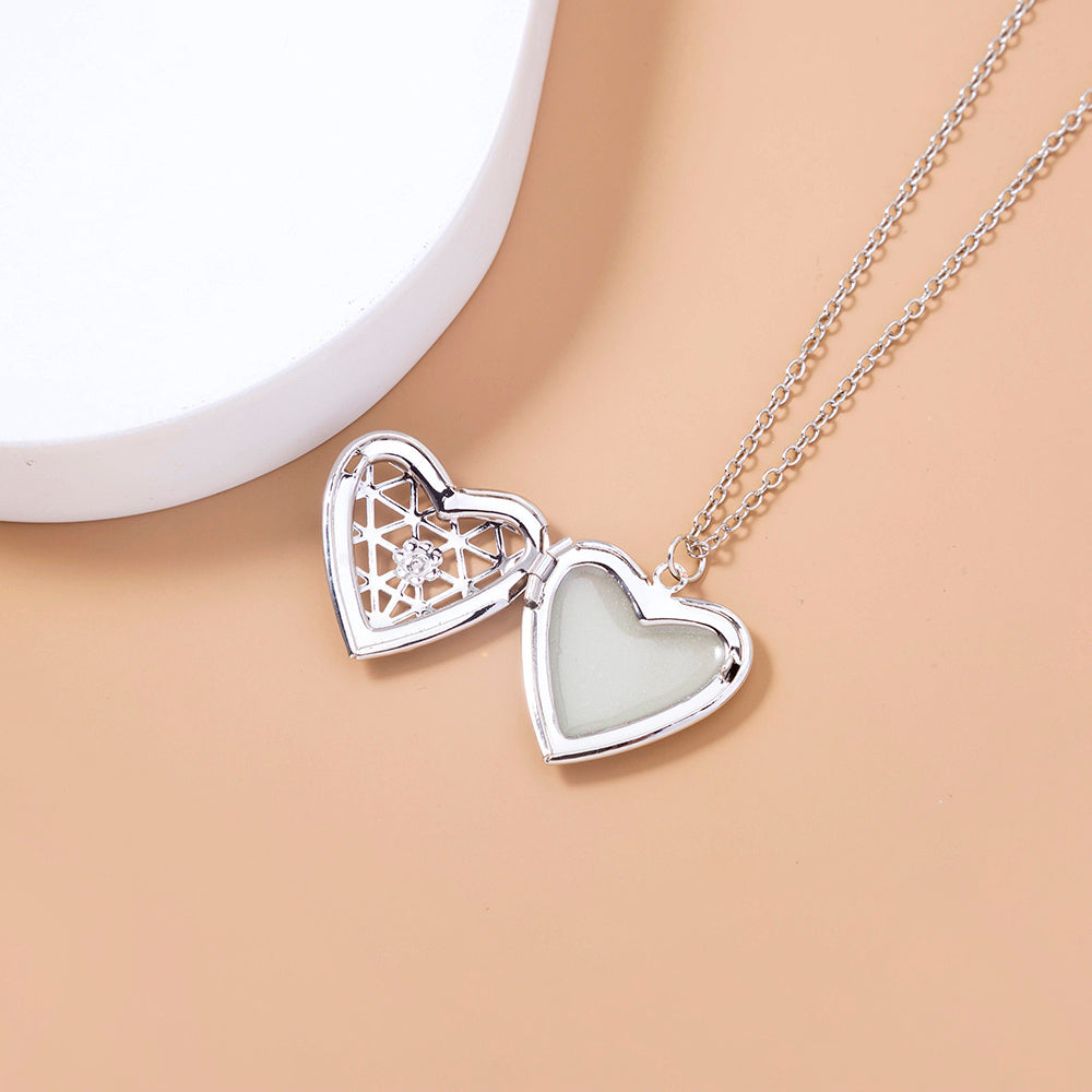 Glow-in-the-dark Hollowed-out Necklace